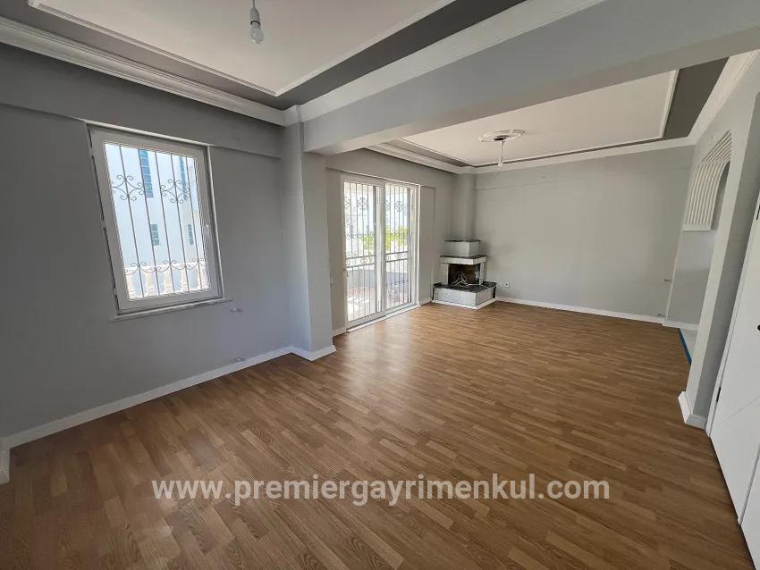 Im Dıdım Efeler Viertel Medusa 1 Komplex gibt es ein Luxus-satılık 4+1 Tripleks Villa