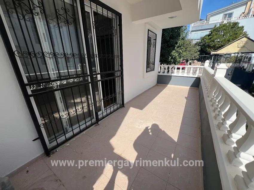 Im Dıdım Efeler Viertel Medusa 1 Komplex gibt es ein Luxus-satılık 4+1 Tripleks Villa