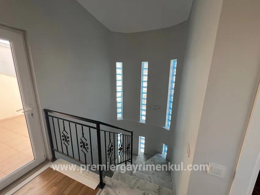 Im Dıdım Efeler Viertel Medusa 1 Komplex gibt es ein Luxus-satılık 4+1 Tripleks Villa