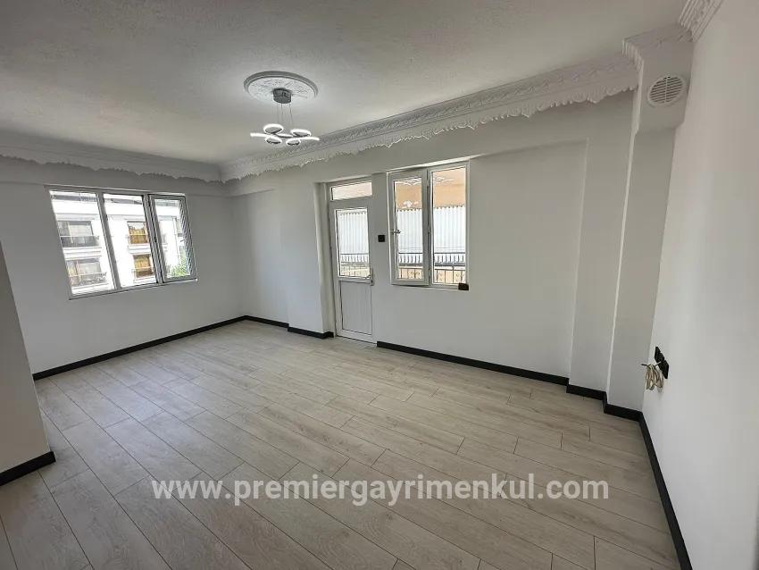 Im Çamlık, nahe am Meer, renoviertes Appartement mit Frontansicht, großes 2+1-zimmer