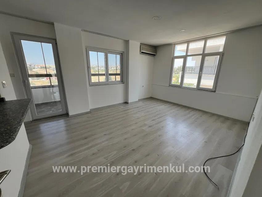 Castle Neighbourhood Close to Deize Separate Kitchen and Front Flat 2+1
