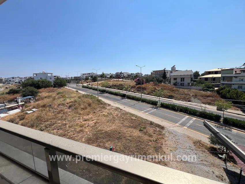 Castle Neighbourhood Close to Deize Separate Kitchen and Front Flat 2+1