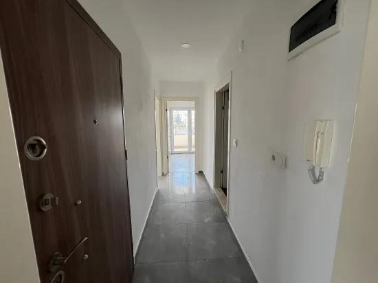 Castle Neighbourhood Close to Deize Separate Kitchen and Front Flat 2+1