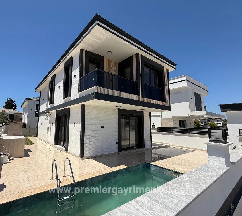Havuzlu Denize Yakın Lüks Villa