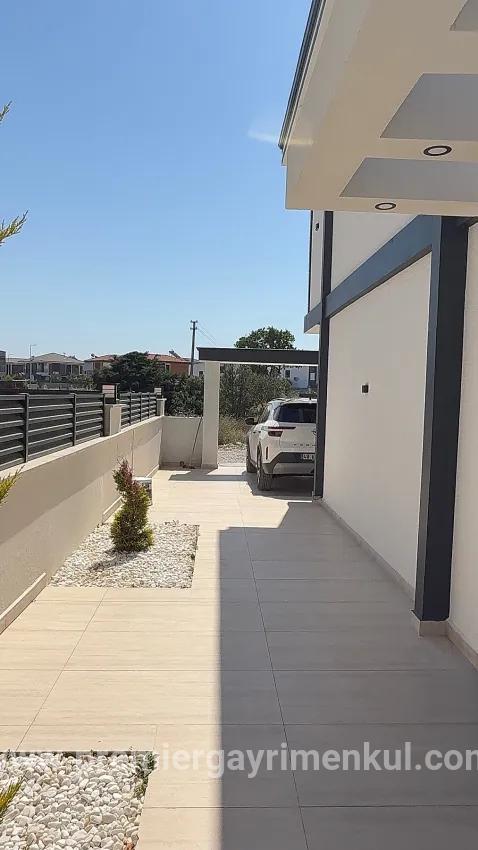 Havuzlu Denize Yakın Lüks Villa