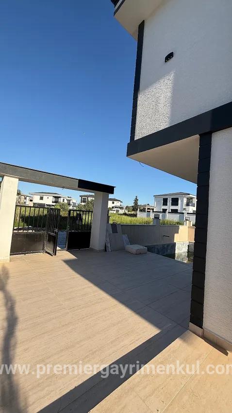 Havuzlu Denize Yakın Lüks Villa
