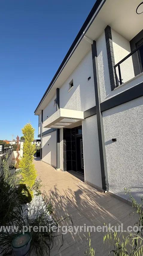 Havuzlu Denize Yakın Lüks Villa