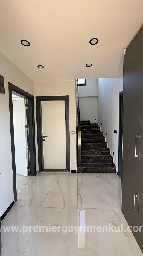Havuzlu Denize Yakın Lüks Villa