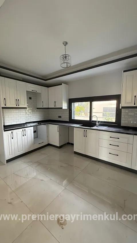 Havuzlu Denize Yakın Lüks Villa