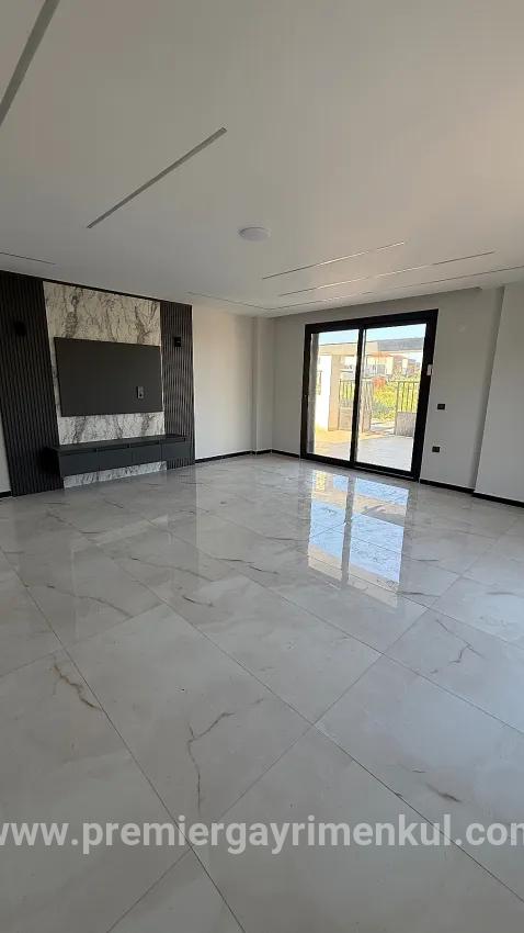 Havuzlu Denize Yakın Lüks Villa