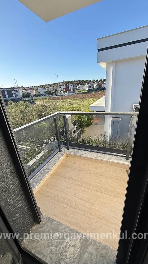 Havuzlu Denize Yakın Lüks Villa